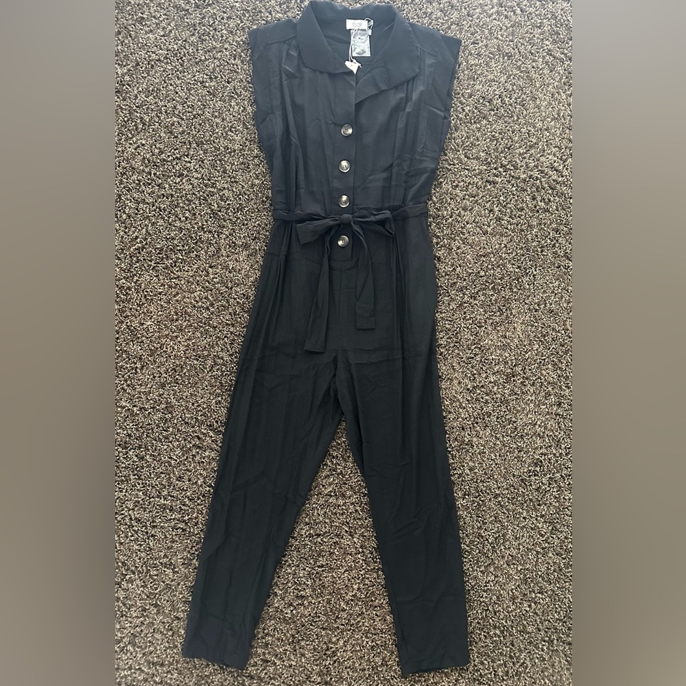 Bluivy Black Sleeveless Jumpsuit